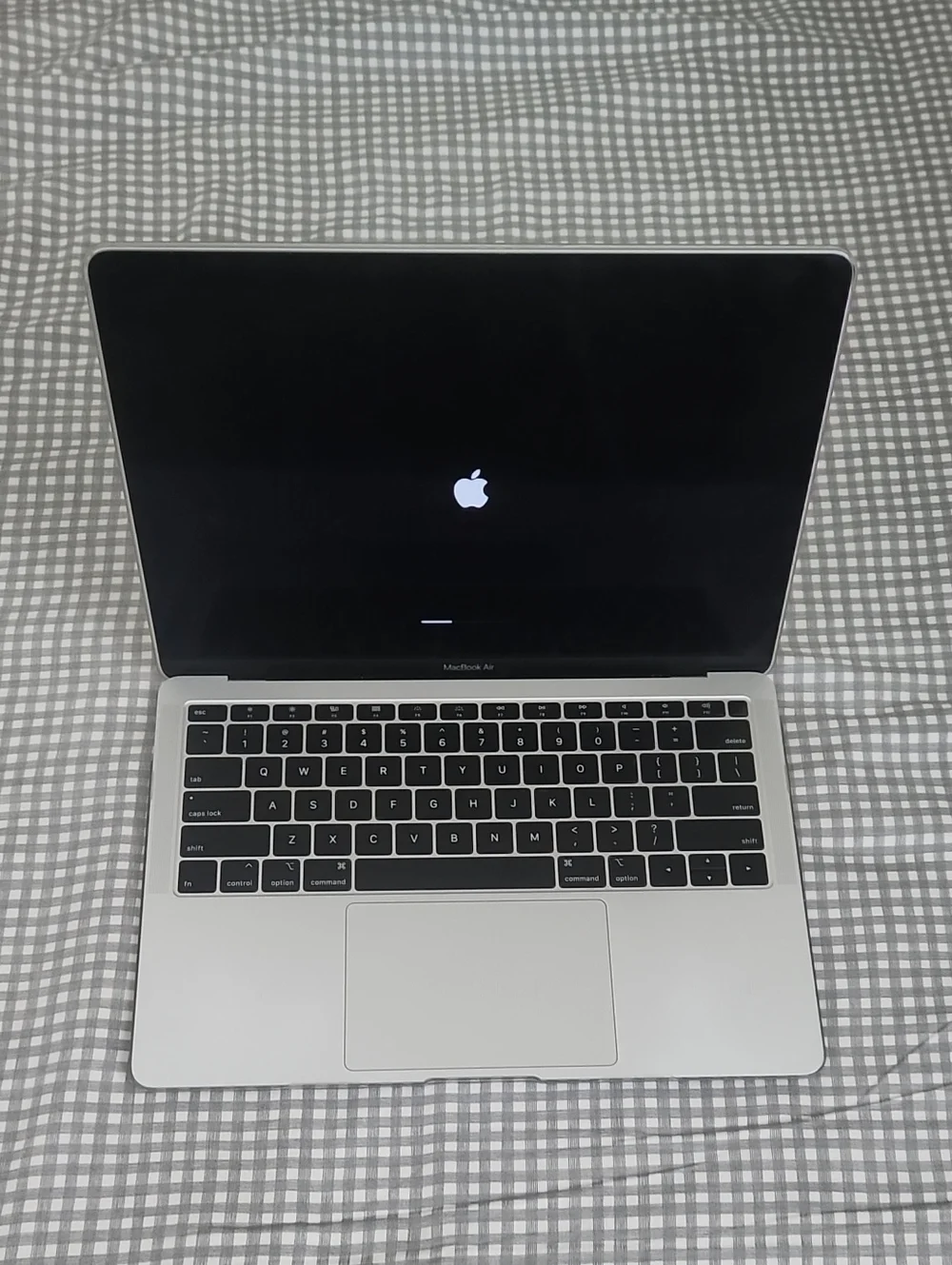 APPLE Macbook Air 13 Inch 2018 Color: Silver